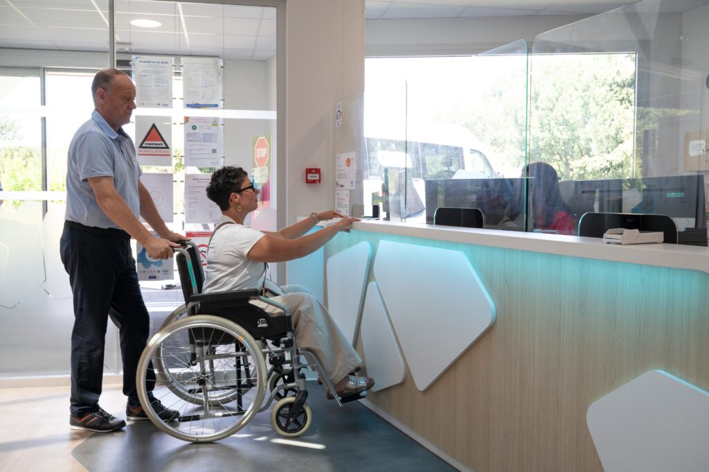 Une bonne information sur le dispositif d'assurance maladie et transport garantit des déplacements sereins.